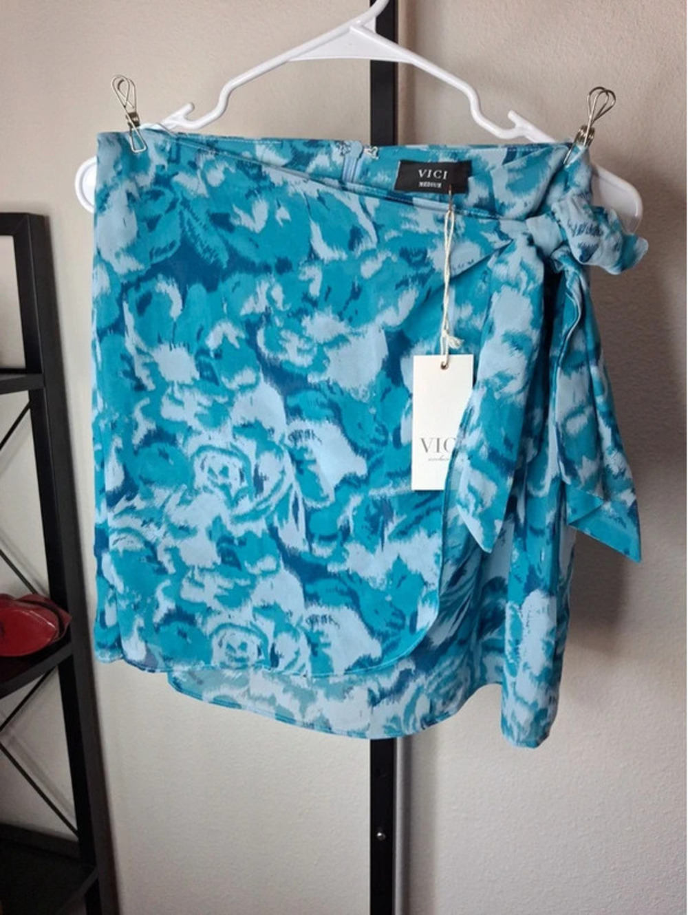 VICI Collection Blue and white floral-print mini wrap skirt size M